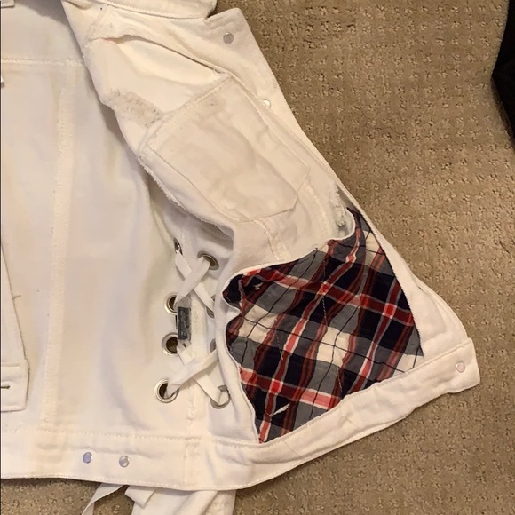 jean jacket. - Picture 2 of 4